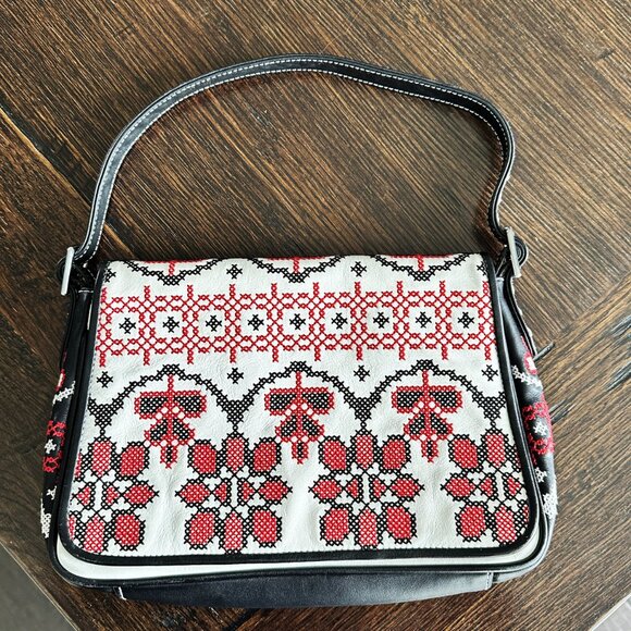 Isabella Fiore Boho Cross-Stitch Bag - VTG Y2K Folk Art Style Red & Black Retro - Picture 13 of 14